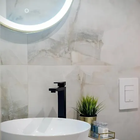 Amelie Luxury بيت ضيافة