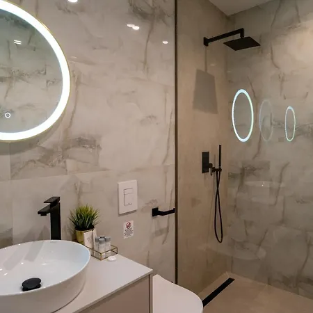 Πανσιόν Amelie Luxury 4*